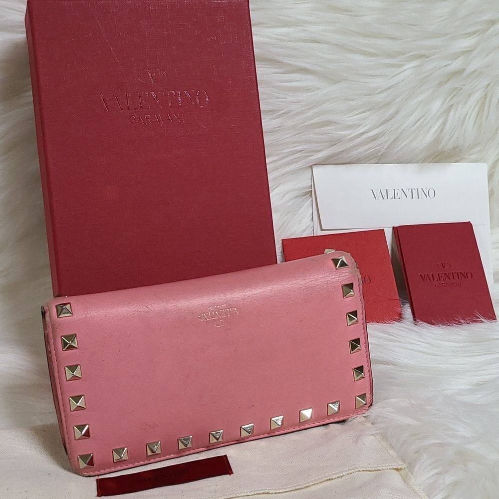 💯 Authentic Valentino Garavani Wallet 🍀
